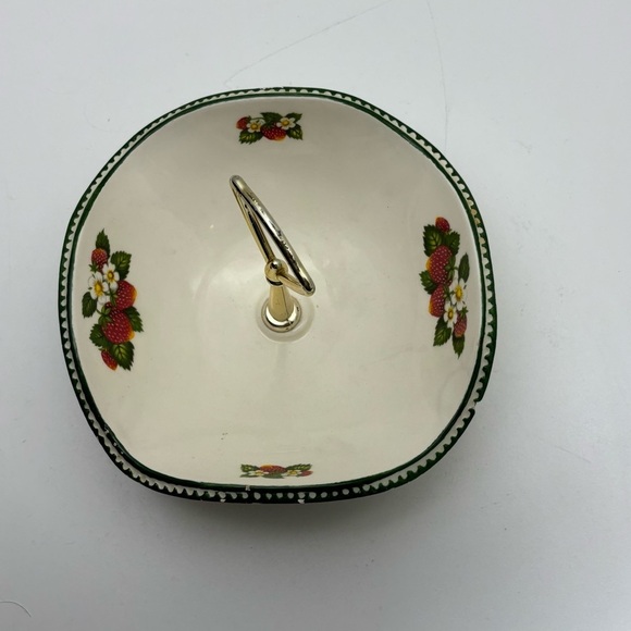 Vintage McCoy Strawberries ceramic hors d'oeuvres serving bowl, gold tone handle - Picture 2 of 9